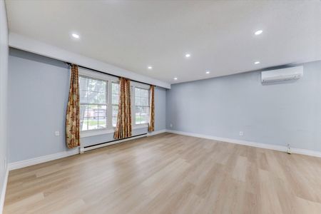 For Lease - 206 Mason Drive Unit# Main, Whitby, Ontario - Photo 2