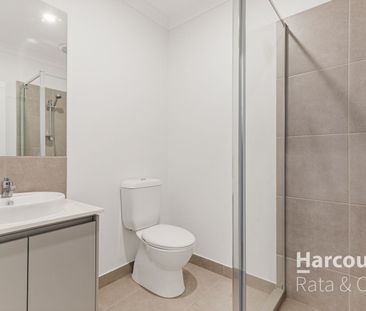 Stunning Brand New 4 Bedroom Townhouse! - Photo 3