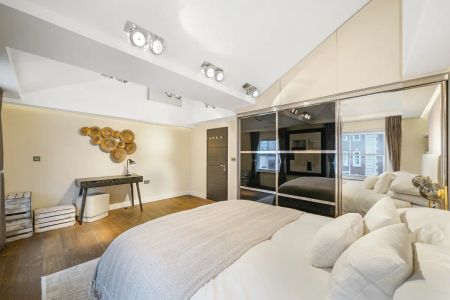 2 bedroom flat in Marylebone - Photo 4