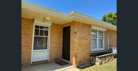 Lovely renovated unit - Photo 4