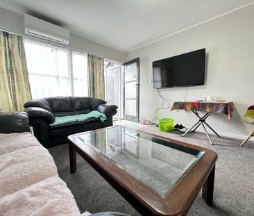 Great school zones, a solid and cozy home - Photo 3