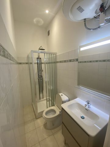 Appartement 1 pièces 27m2 MARSEILLE 1ER 565 euros - Photo 5