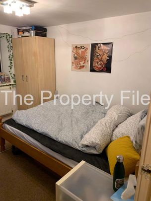 4 bedroom flat to rent - Photo 1