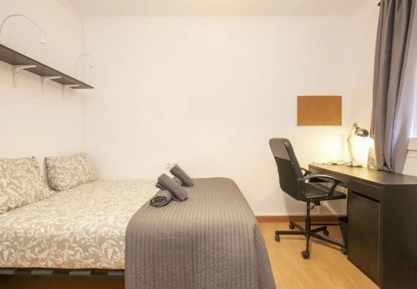 Carrer de Pareto, L'Hospitalet de Llobregat, Catalonia 08902 - Photo 1