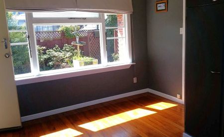 Sunny Private 2 Bdrm Brick Home with Garage - Photo 5