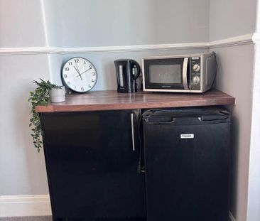 1 bedroom in a house share to rent - Photo 4
