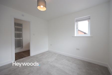 3 bedroom mews to rent - Photo 2