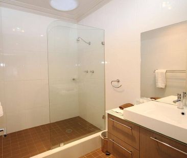 '94 FITZROY' - LARGE, FULLY FURNISHED GRAND 3 BEDROOM APARTMENT - Photo 6