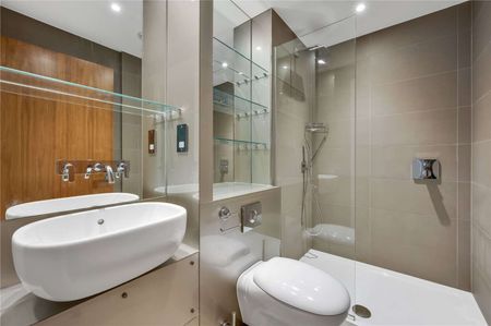 Situated on the eleventh floor, the property enjoys the benefit of a private balcony as well as access to the communal grounds of the development which overlook the river and Canbury Gardens - Photo 5