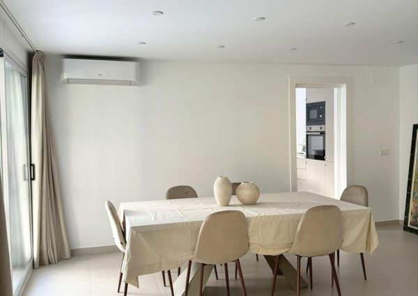 LARGE DETACHED VILLA WITH PRIVATE POOL AND GARDEN