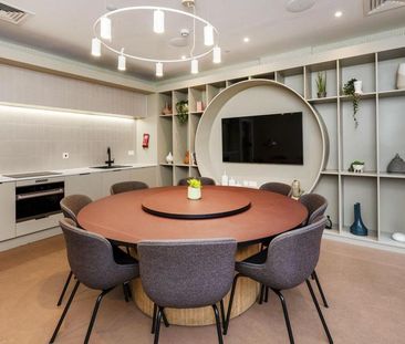 1 bedroom in a flat share to rent - Photo 2