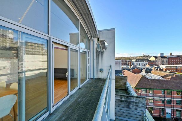 Stylish two bedroom apartment with city views. - Photo 1
