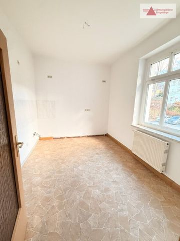 Direkt im Zentrum von Annaberg wohnen – 2-Raum-Wohnung mit Gartennutzung!! - Photo 3