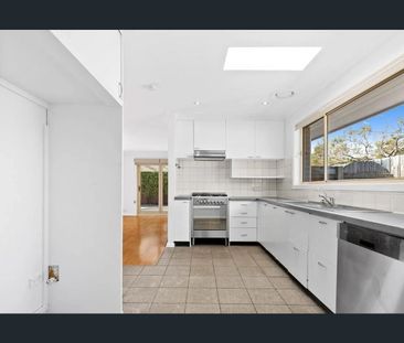 Comfortable Family Living Just Moments from Seaford Beach - Photo 6