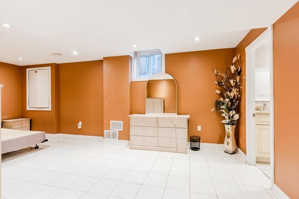For Lease - 6382 Donway Drive Unit# Bsmt, Mississauga, Ontario - Photo 1