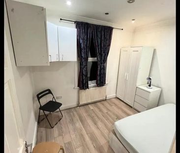 1 bedroom in a flat share to rent - Photo 3