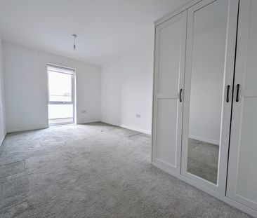 Immaculate 2 Bed Flat - Photo 4