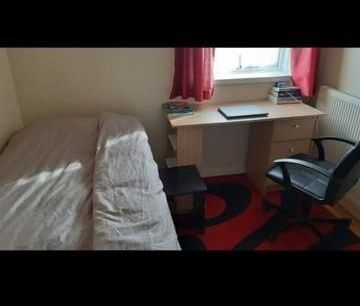 1 bedroom in a house share to rent - Photo 2