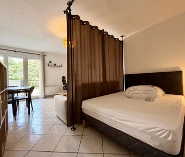 Studio meublé, coin nuit, balcon et garage - Photo 2