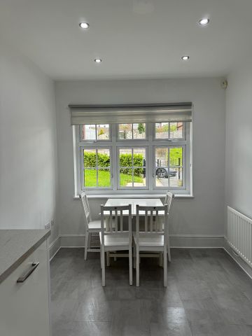 3 Bed Semi-Detached House, Kenyon Lane, M40 - Photo 5