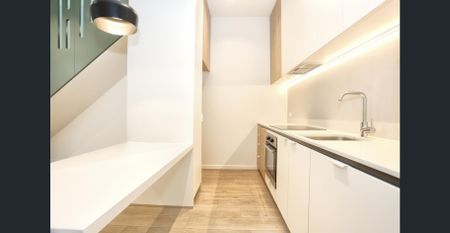 Stylish, modern and conveniently located - Photo 5