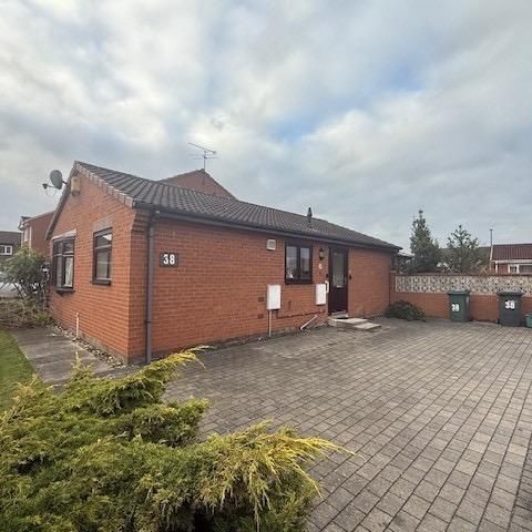 2 bedroom detached bungalow to rent - Photo 2