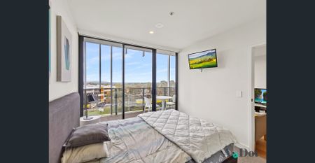 Stylish Fully Furnished Two Bedroom Apartment! - Photo 5