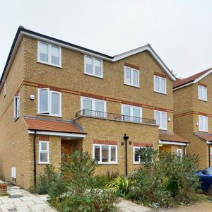 4 bed semi-detached house to rent in Kingsmead Road, High Wycombe, HP11 1JB - Photo 2