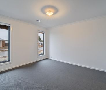 35 Bradfield Close - Photo 2