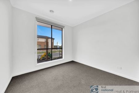 WELL PRESENTED FAMILY HOME! - Photo 3