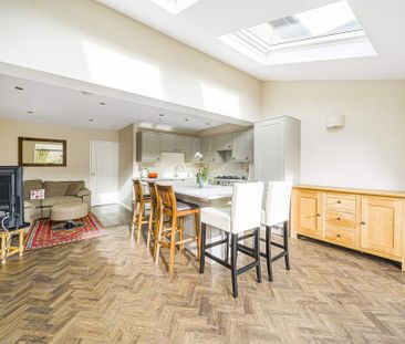 3 bedroom terraced house to rent - Photo 2