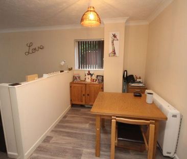 3 bedroom end of terrace house to rent - Photo 1