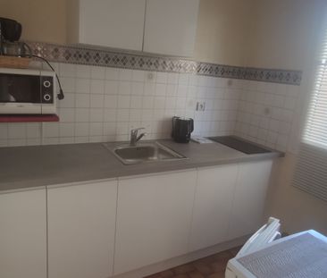 Location Appartement 2 pièces 43m² SIX FOURS LES PLAGES 83140 - Photo 5