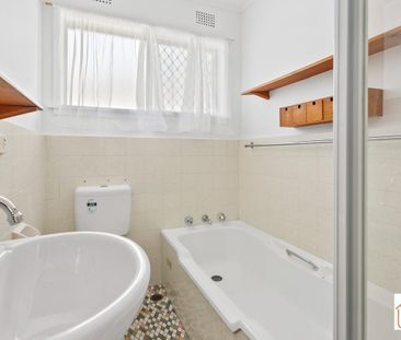 2/13 Pine Crescent, Coniston, NSW 2500 - Photo 1