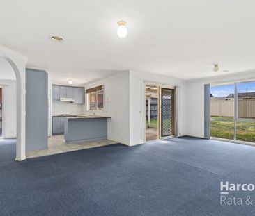 Spacious and Light-Filled Home in Mill Park - Photo 6