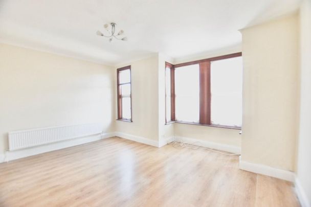 3 bedroom flat to rent - Photo 1