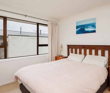 Family Home - Photo 5
