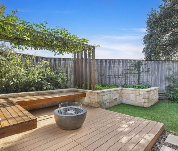 Luxury Reimagined: Three-Level Coastal Masterpiece - 250 Metres fro... - Photo 2