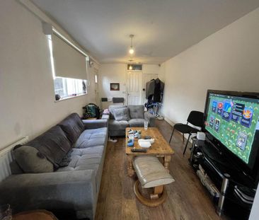 6 bedroom terraced house to rent - Photo 1