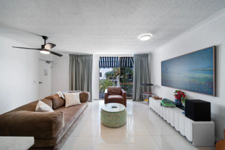 Top-Floor Coastal Apartment with Ocean Views - Photo 5