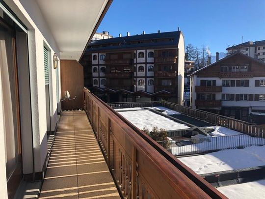 Spacious 3'5 room apartment at the foot of the slopes - Photo 1