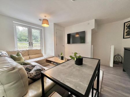 2 bedroom semi-detached house to rent - Photo 5