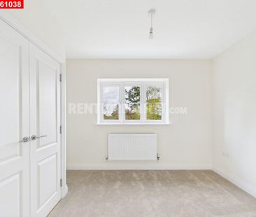 4 bedroom flat to rent - Photo 2