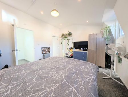 4 bedroom terraced house to rent - Photo 5