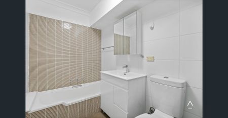 Newly Renovated Apartment in Waterfront Building, Walk to Ferry - Photo 5