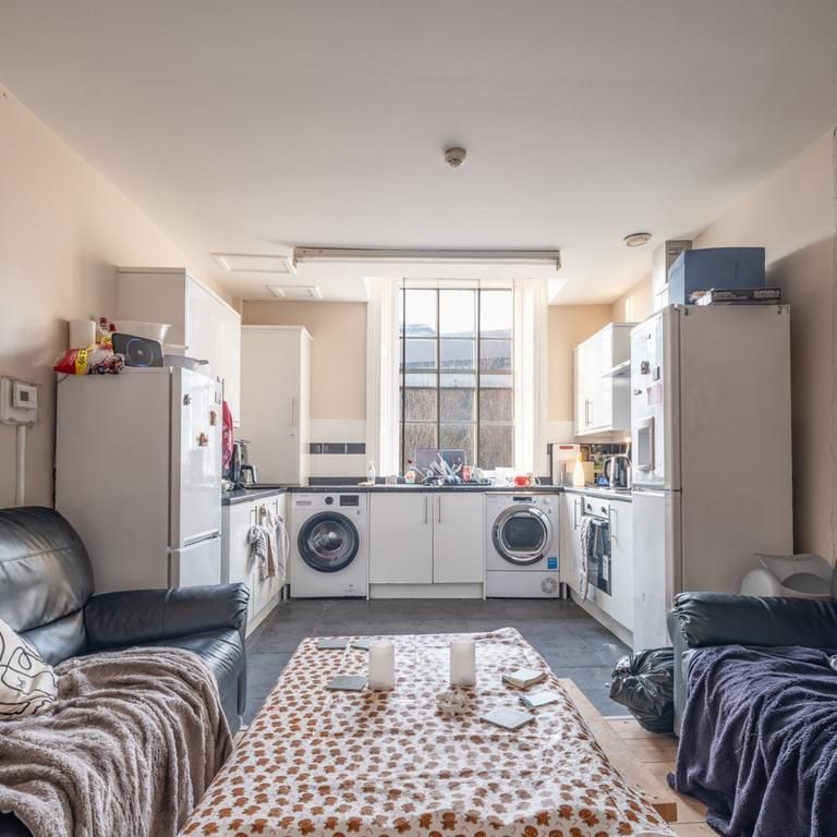 3 bedroom apartment to rent - Photo 1