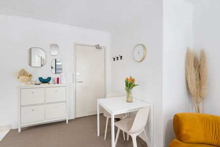 Beautiful One Bedroom! - Photo 4