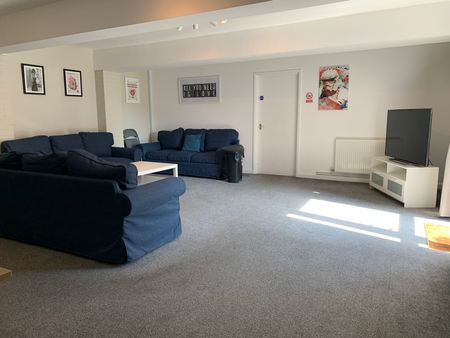 Lovely House Share property minutes from the Train Station Room 11 - Photo 3