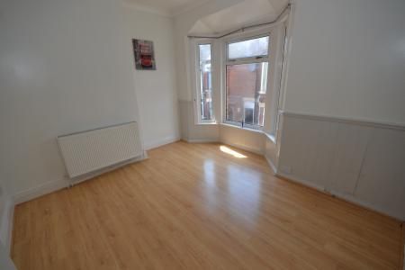 2 bedroom Terraced House To Let - Photo 2