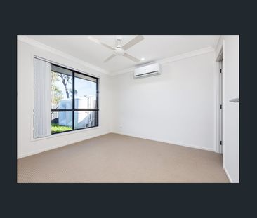 Modern style duplex - Photo 3